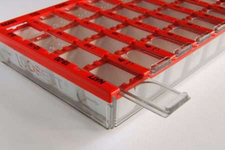 Burk med tabletter – symboliserar kodein som smärtstillande läkemedel med risk för beroende.