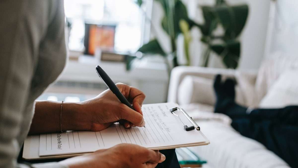 Person på behandlingshem – symboliserar vård och stöd vid kokainabstinens.