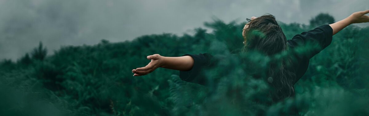 en kvinna som avslutar sin behandling på stockholms beroendeklinik